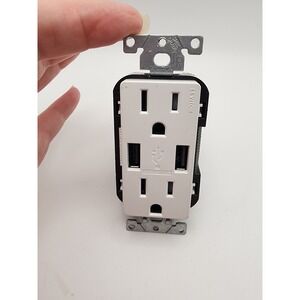 Leviton USB Charger Receptacle Outlet White 3.6A Dual Port Decora 15A 125V